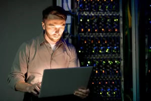 cso_nw_engineer_server_check_backup-and-restore_testing_by_seventyfour_gettyimages-1153742559_2400x1600-100800364-large